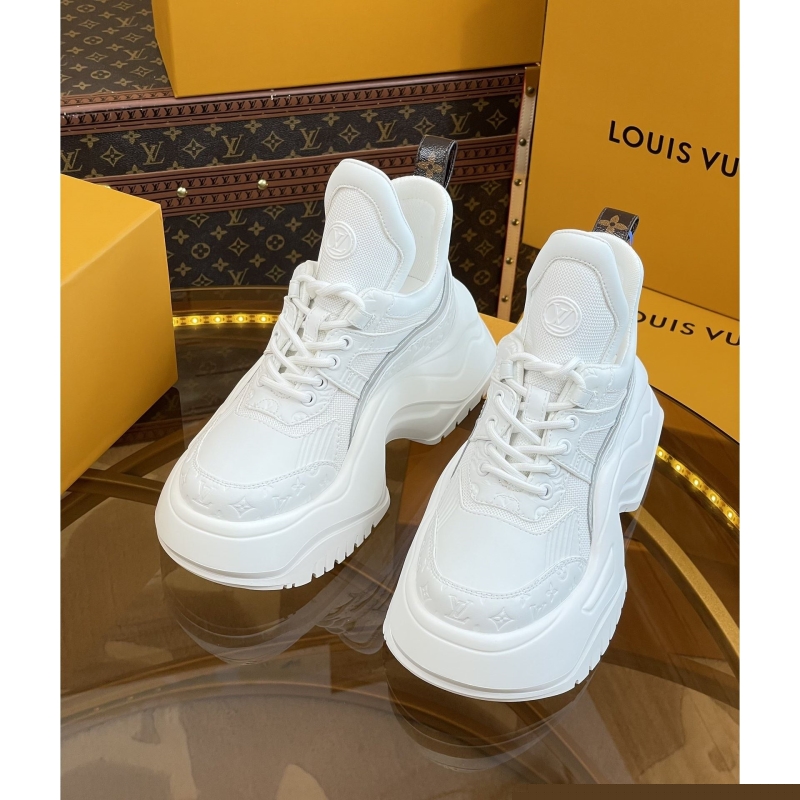 l**is V*t*n sneakers